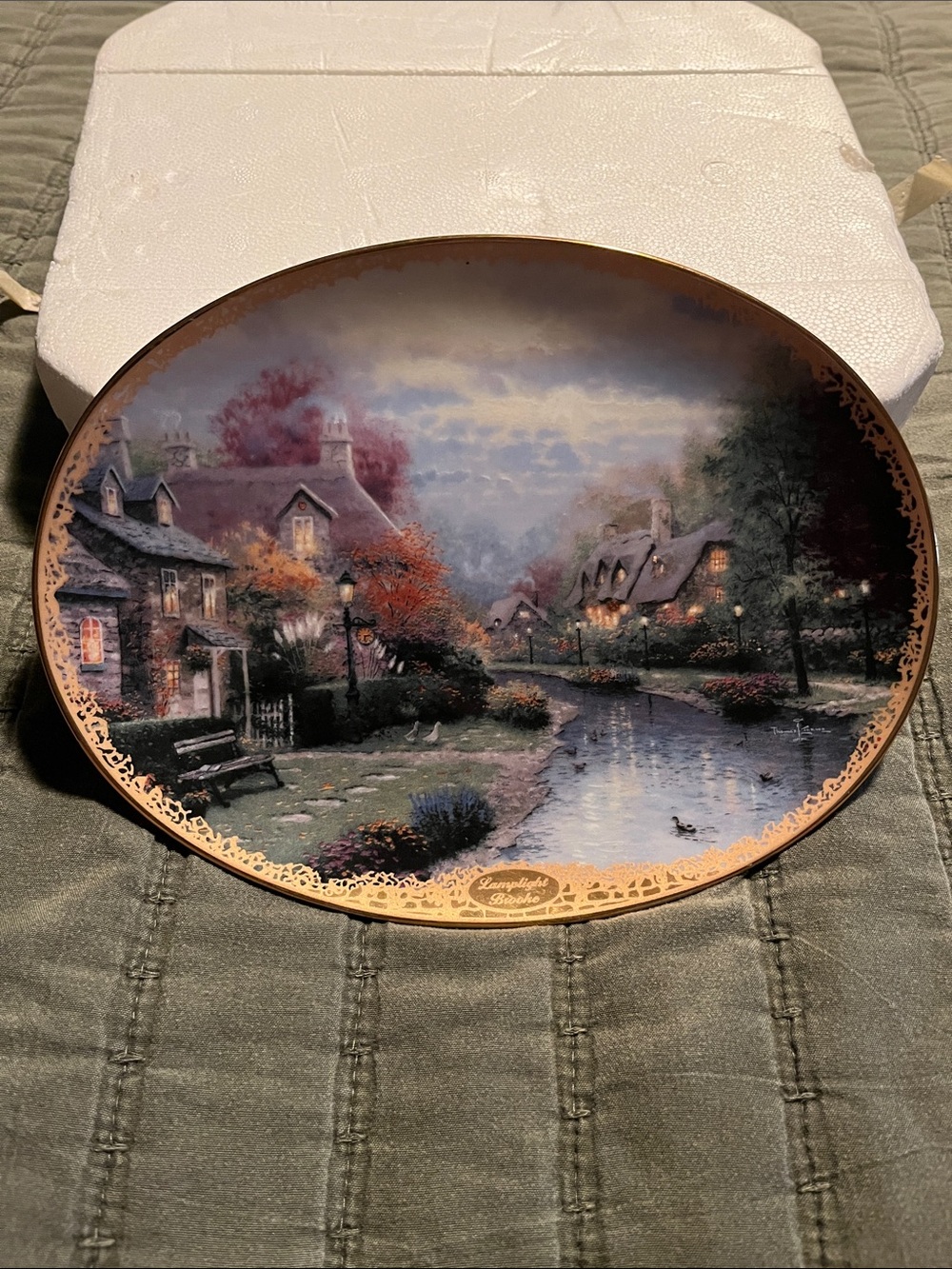Thomas Kinkade Lamplight Brooke Oval Plate